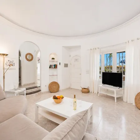 Alisa Villa