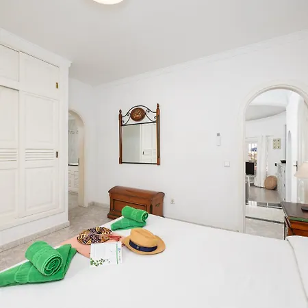 Alisa Villa Tias